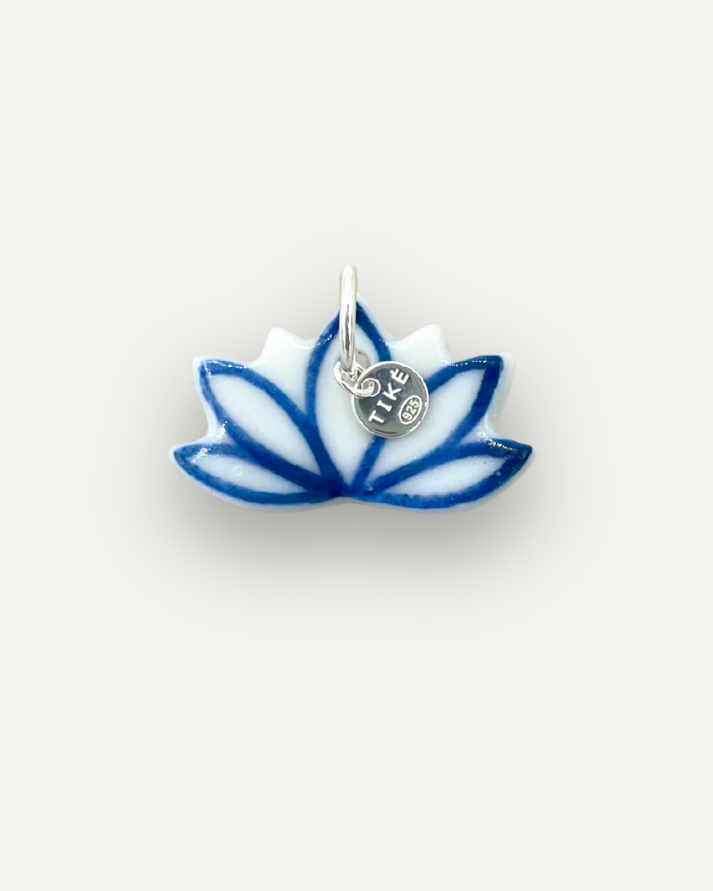 Charm - Fiore di Loto Blu ciondolo in Porcellana