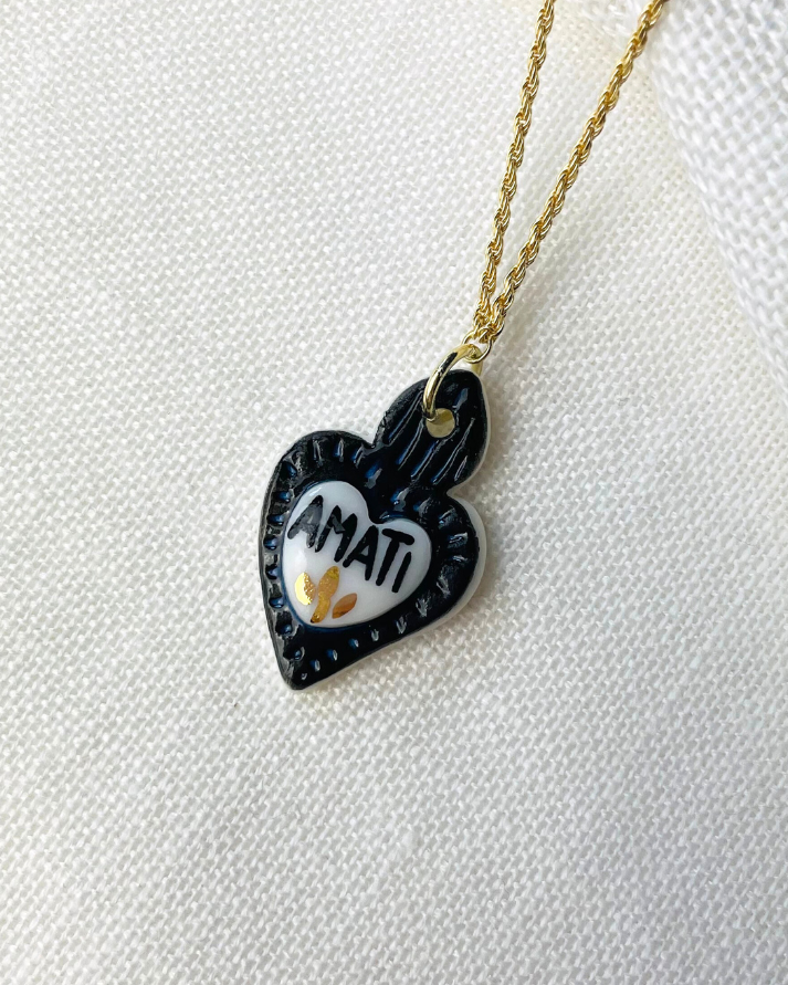 Collana Torchon Cuore Sacro in Porcellana