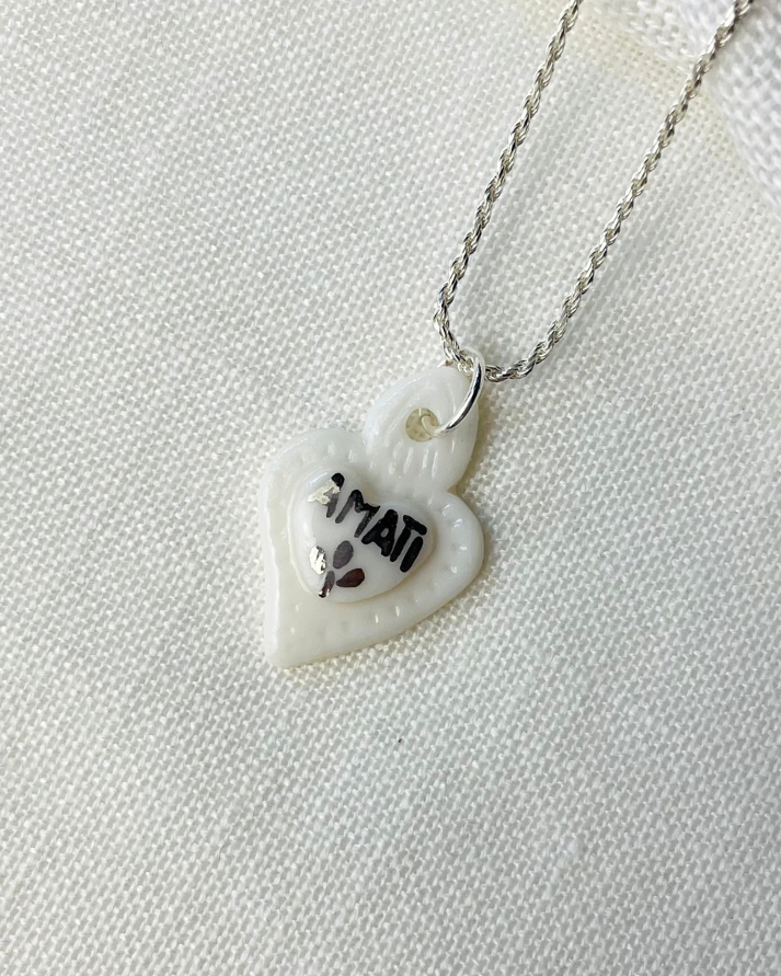 Collana Torchon Cuore Sacro in Porcellana