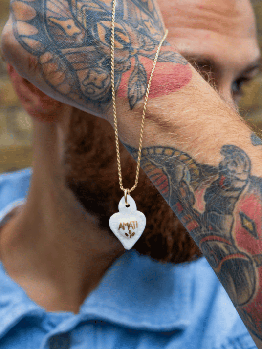 Collana Torchon Cuore Sacro in Porcellana