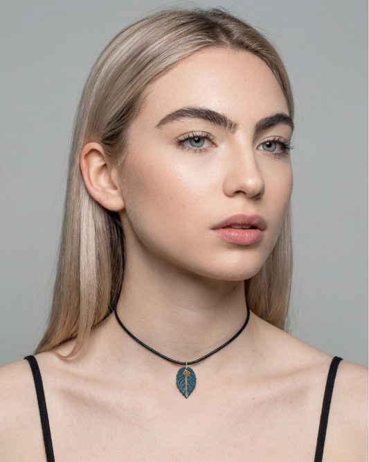 Charms - Ciondolo in Porcellana Foglia Nera Riga Oro