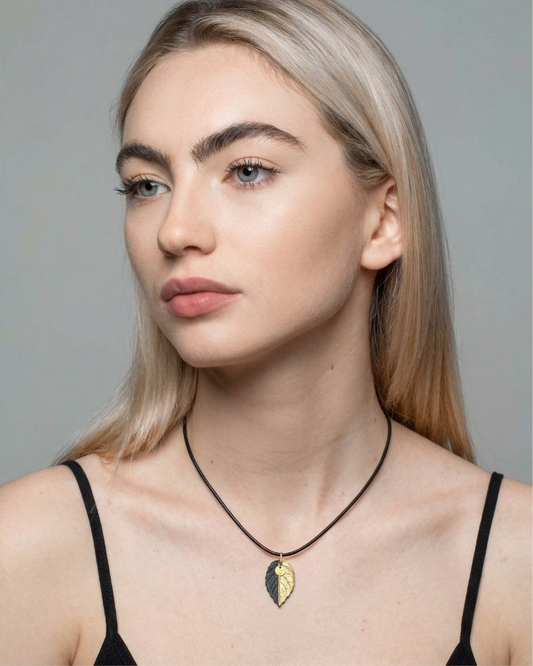 Charms - Ciondolo in Porcellana Foglia Nera e Oro