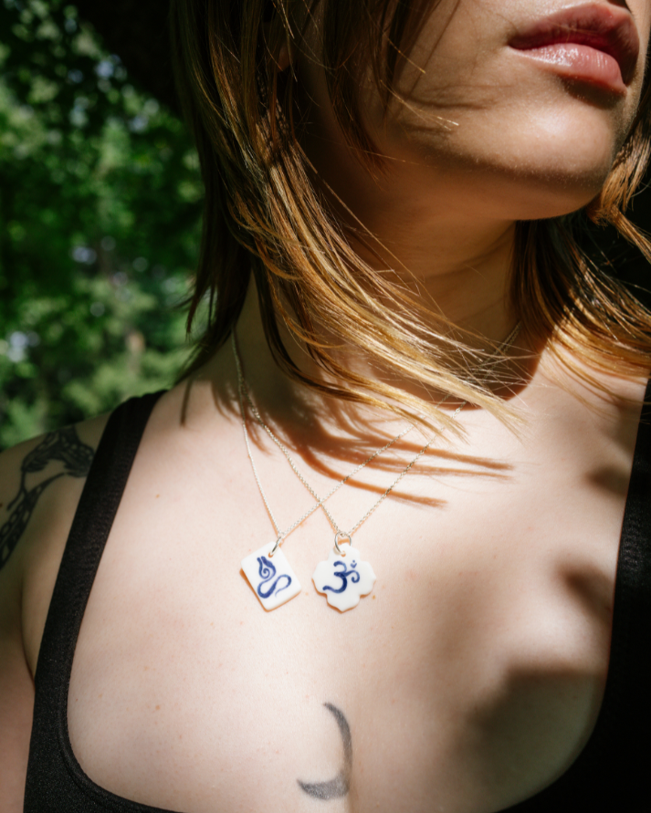 Charm - Fiore di Loto Om Blu ciondolo in Porcellana