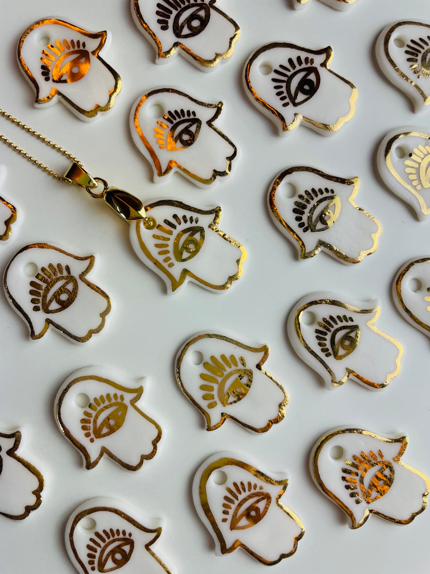 Collana Mano di Fatima in Porcellana Bianca