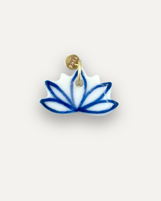 Charm - Fiore di Loto Blu ciondolo in Porcellana