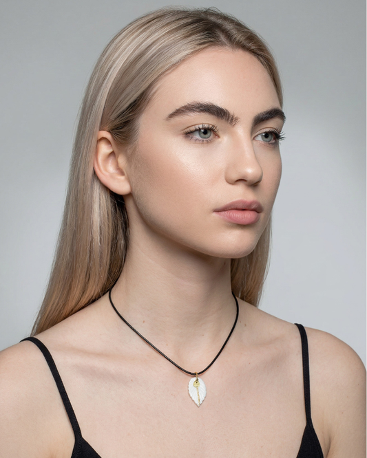 Charms - Ciondolo in Porcellana Foglia Bianca Riga Oro