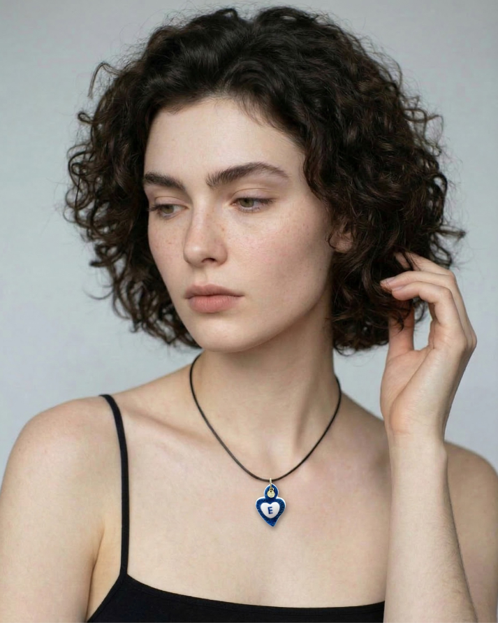 Charms - Pendentif Coeur Bleu en Porcelaine - Lettre E