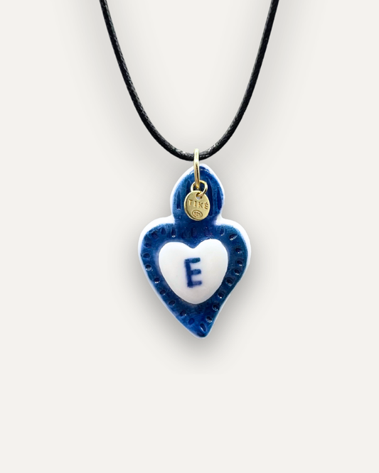 Charms - Colgante de Porcelana Corazón Azul - Letra E