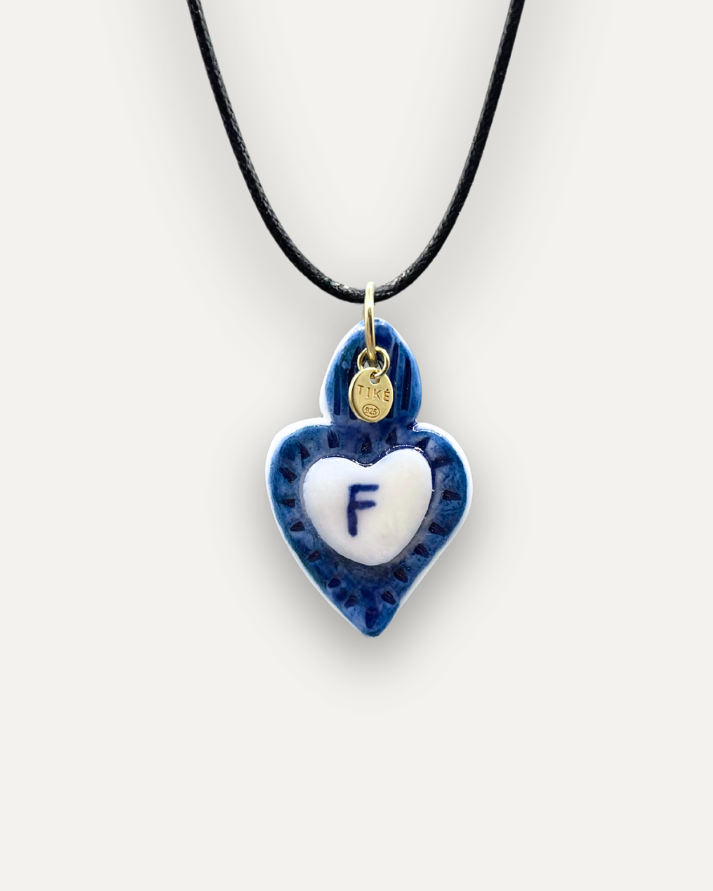 Charms - Pendentif Coeur Bleu en Porcelaine - Lettre F