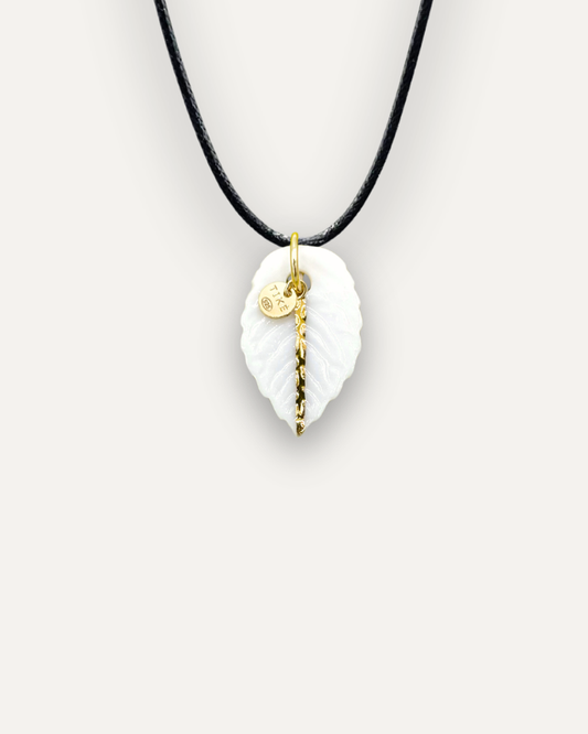 Charms - Ciondolo in Porcellana Foglia Bianca Riga Oro