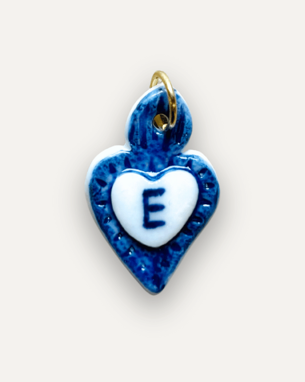 Charms – Blauer Herz-Porzellan-Anhänger – Buchstabe E