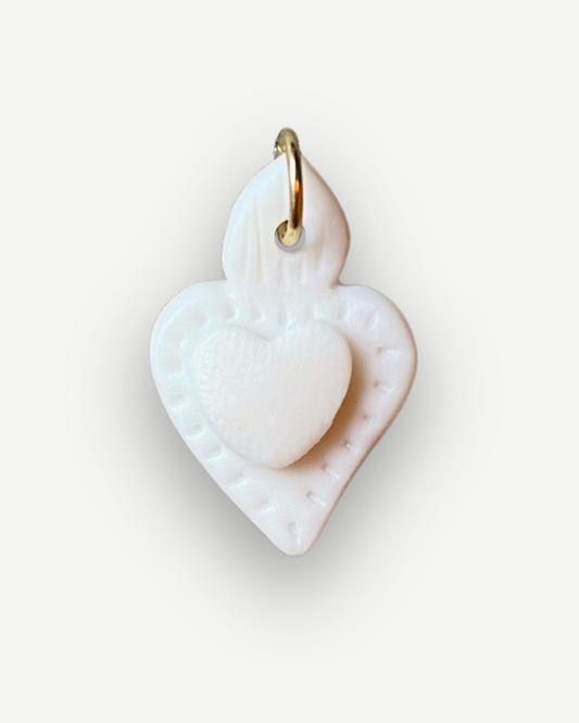 Charms - Colgante de porcelana con forma de corazón satinado blanco