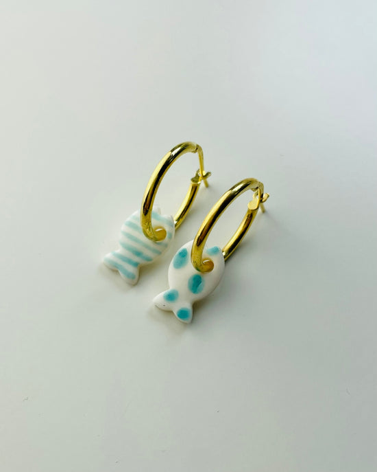 Orecchini a Cerchio - Argento 925 e Pendente in Porcellana Pesce a Rig - Tiké Jewels Orecchini a Cerchio - Argento 925 e Pendente in Porcellana Pesce a Rig - Tiké Jewels
